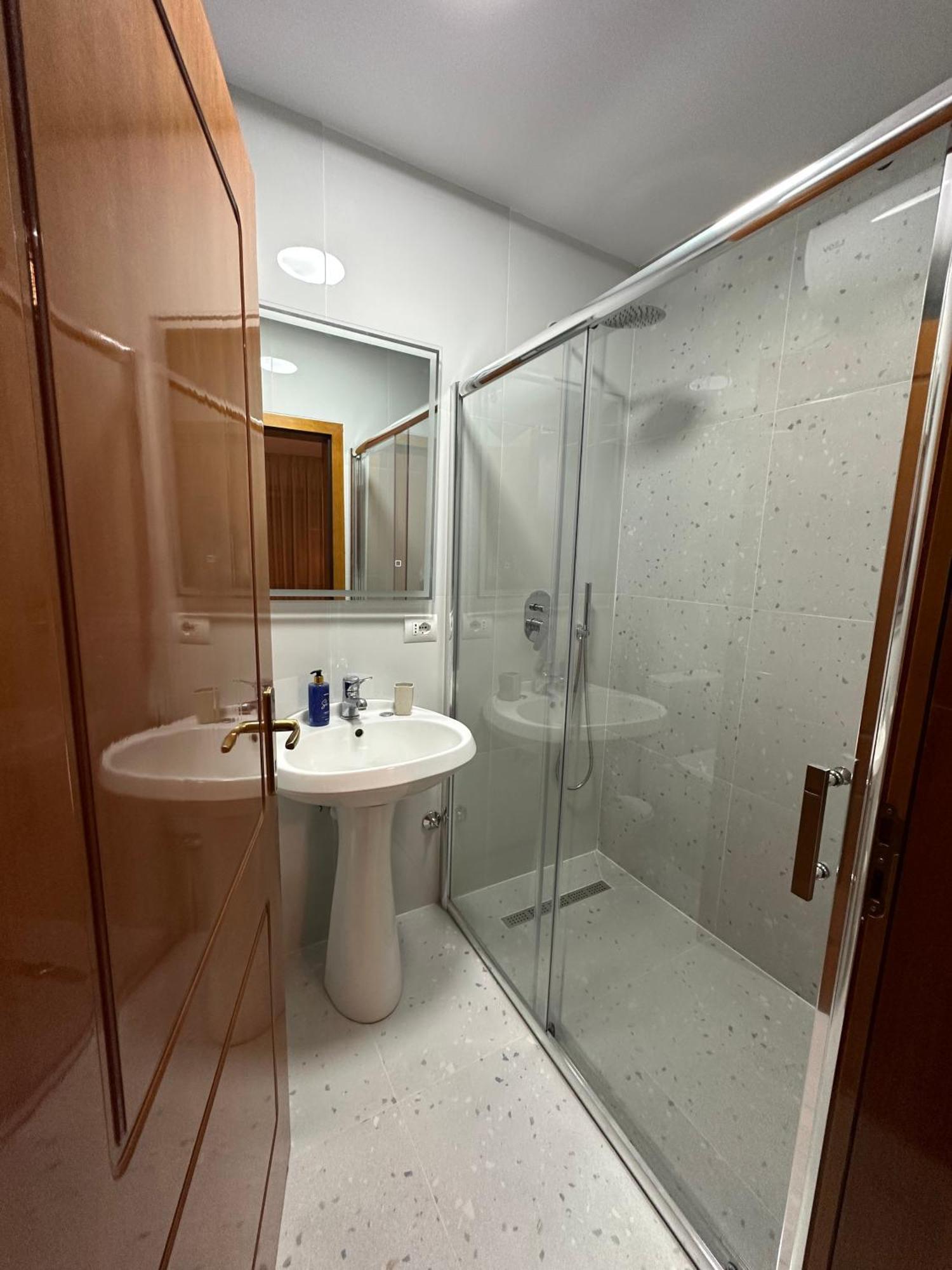 Cozy Apartment, In The Center Of Tirana Exteriör bild