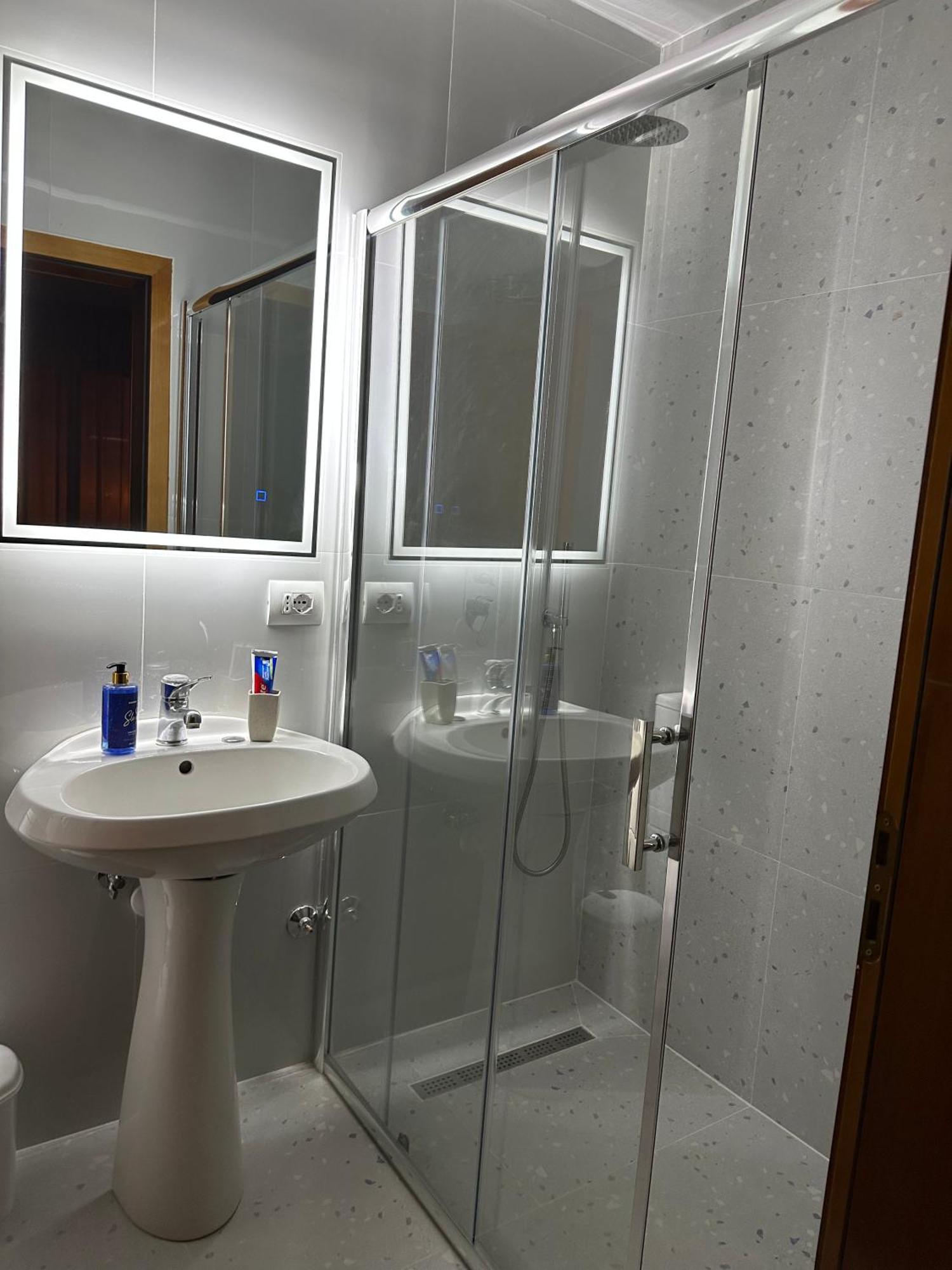 Cozy Apartment, In The Center Of Tirana Exteriör bild